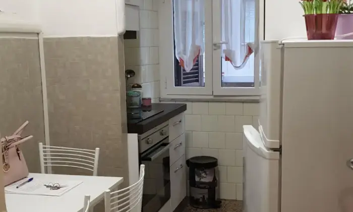 Rexer-Roma-Delizioso-appartamento-a-due-passi-dalla-Sapienza-CUCINA