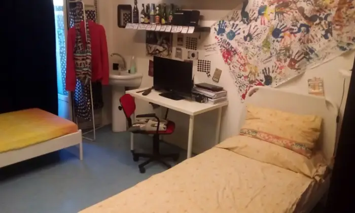 Rexer-Roma-Posti-letto-in-doppia-o-uso-singola-CAMERA-DA-LETTO