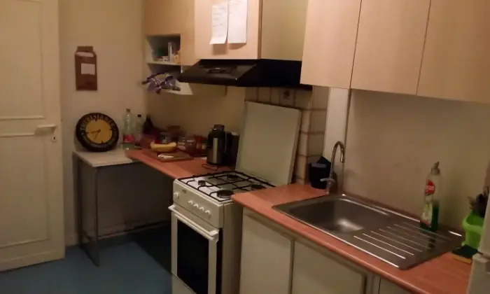 Rexer-Roma-Posti-letto-in-doppia-o-uso-singola-CUCINA