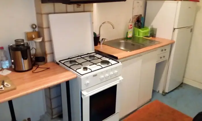 Rexer-Roma-Posti-letto-in-doppia-o-uso-singola-CUCINA