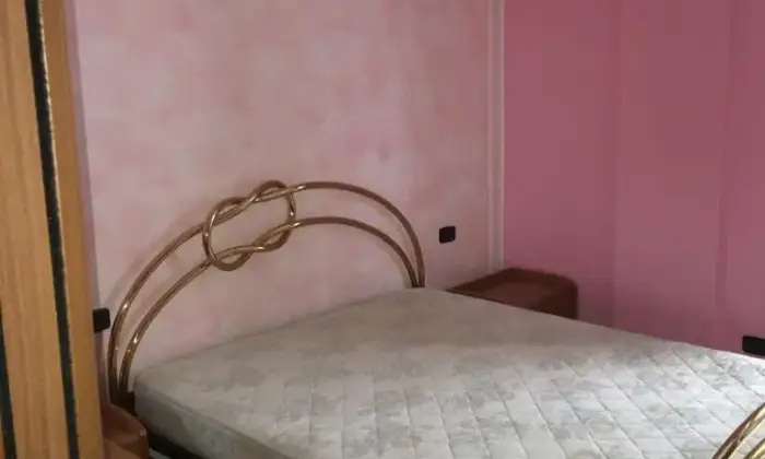 Rexer-Trecate-SI-AFFITTA-STANZA-SINGOLA-in-appartamento-TRILOCALE-CAMERA-DA-LETTO