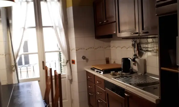 Rexer-Roma-Delizioso-Appartamento-in-Affitto-nel-Cuore-di-Roma-CUCINA