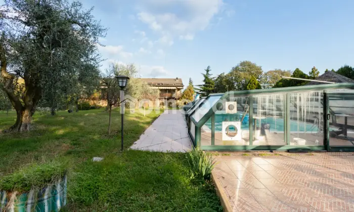 Rexer-Lonato-del-Garda-Villa-vista-lago-con-piscina-e-uliveto-Desenzano-del-Garda-PISCINA