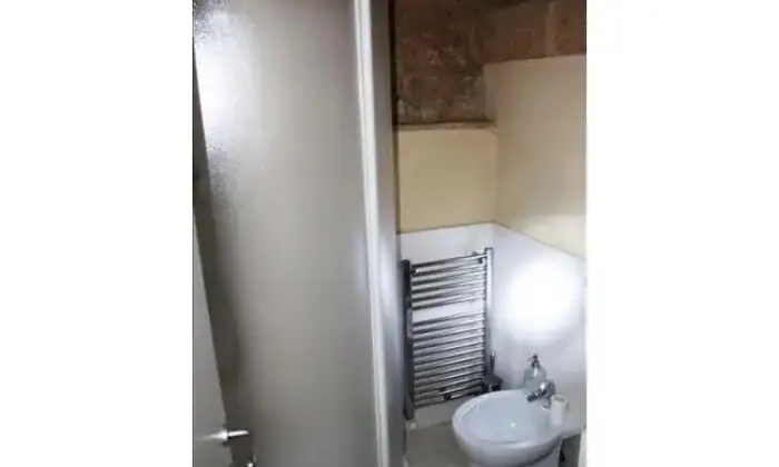 Rexer-Orvieto-Locale-commerciale-centro-storico-Orvieto-BAGNO