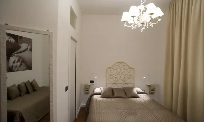 Rexer-Ravenna-Camere-di-lusso-per-studentessa-in-appartamento-ristrutturato-CameraDaLetto
