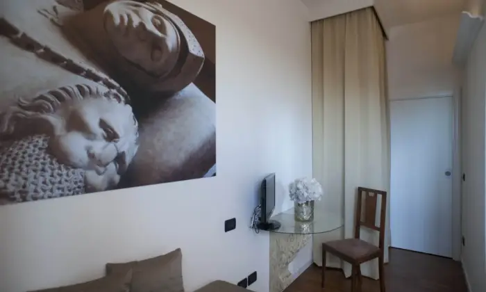 Rexer-Ravenna-Camere-di-lusso-per-studentessa-in-appartamento-ristrutturato-CameraDaLetto