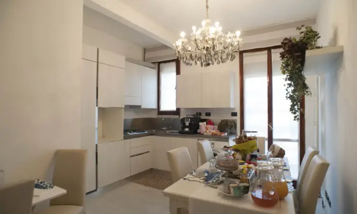 Rexer-Ravenna-Camere-di-lusso-per-studentessa-in-appartamento-ristrutturato-CUCINA