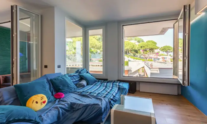 Rexer-Arenzano-Grande-appartamento-sul-mare-SALONE