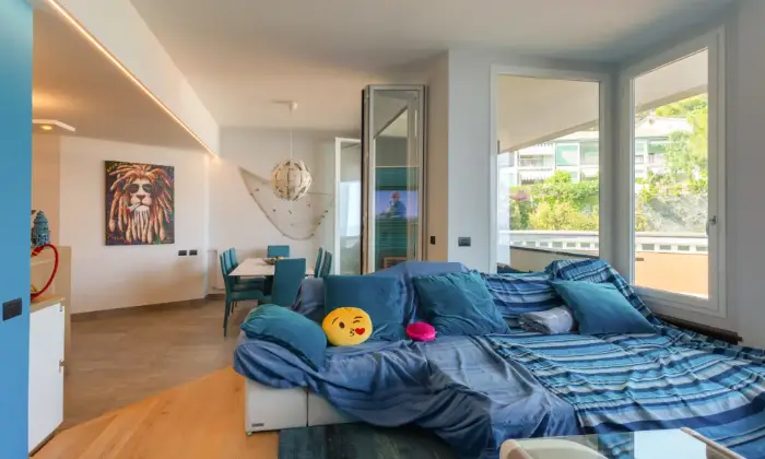 Rexer-Arenzano-Grande-appartamento-sul-mare-SALONE