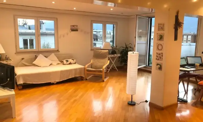 Rexer-BolzanoBozen-Stanza-libera-da-in-appartamento-condiviso-SALONE