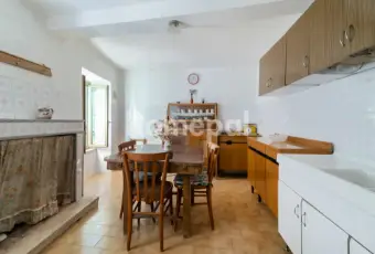 Rexer-Pisoniano-Bilocale-in-vendita-in-via-Torrioni-CUCINA
