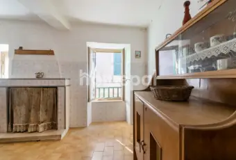 Rexer-Pisoniano-Bilocale-in-vendita-in-via-Torrioni-CUCINA