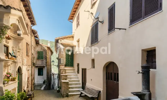 Rexer-Pisoniano-Bilocale-in-vendita-in-via-Torrioni-ESTERNO