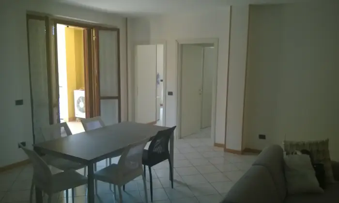 Rexer-Pavia-Nuovo-completamente-arredato-mobili-nuovi-con-box-SALONE