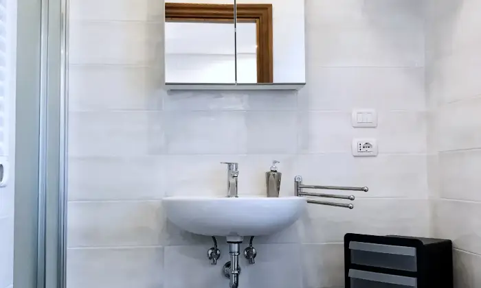Rexer-Roma-Stanze-singole-a-minuti-a-piedi-dal-Gemelli-BAGNO