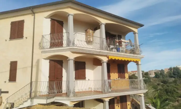 Rexer-Sassari-Casa-del-con-finiture-di-pregio-in-granito-sardo-Giardino