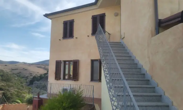 Rexer-Sassari-Casa-del-con-finiture-di-pregio-in-granito-sardo-Terrazzo