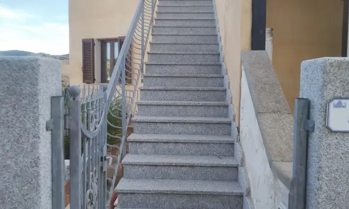 Rexer-Sassari-Casa-del-con-finiture-di-pregio-in-granito-sardo-Terrazzo