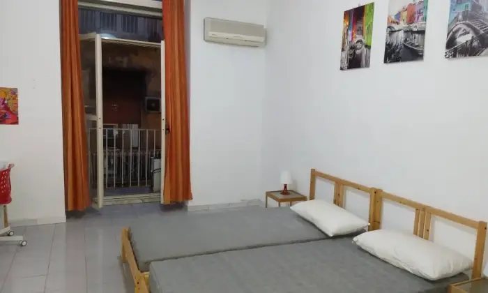 Rexer-Napoli-Appartamento-affitto-uso-transitorio-CAMERA-DA-LETTO