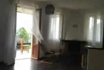 Rexer-Casasco-dIntelvi-Affitto-a-mese-Appartamento-con-meraviglio-terrazzo-SALONE