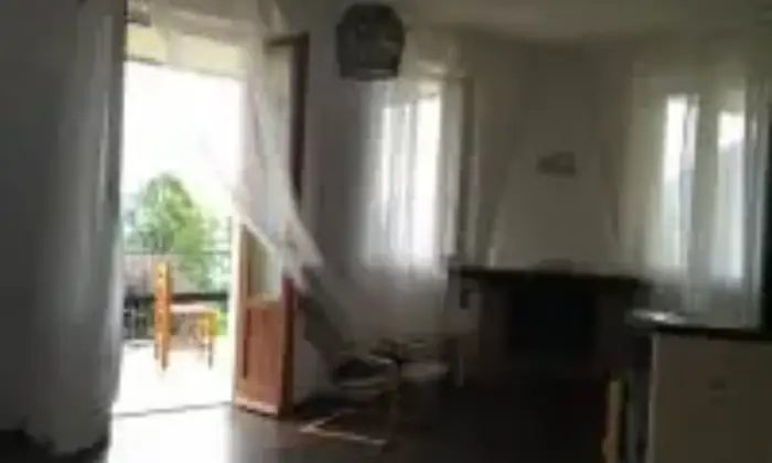 Rexer-Casasco-dIntelvi-Affitto-a-mese-Appartamento-con-meraviglio-terrazzo-SALONE