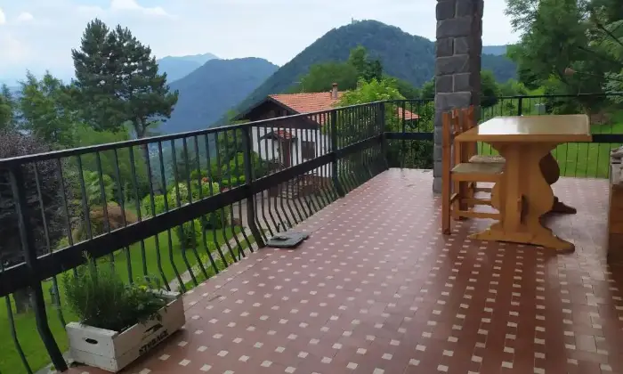 Rexer-Casasco-dIntelvi-Affitto-a-mese-Appartamento-con-meraviglio-terrazzo-SALONE