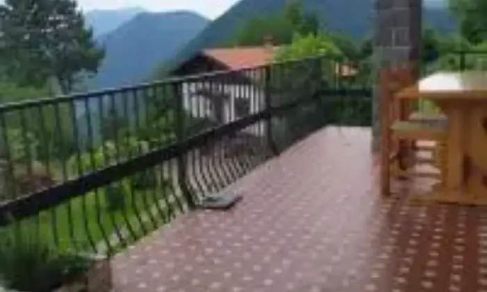 Rexer-Casasco-dIntelvi-Affitto-a-mese-Appartamento-con-meraviglio-terrazzo-SALONE
