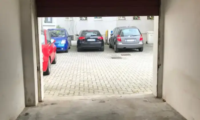 Rexer-Busto-Arsizio-BOX-AUTO-in-VIA-TORQUATO-TASSO-vicino-FERROVIA-ALTRO