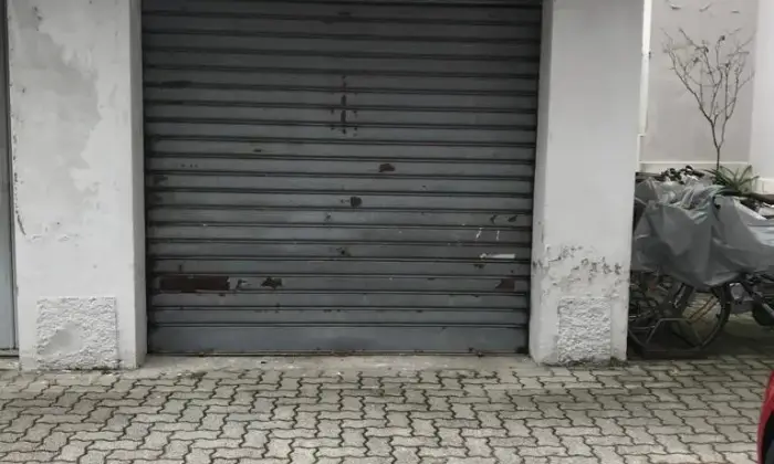 Rexer-Busto-Arsizio-BOX-AUTO-in-VIA-TORQUATO-TASSO-vicino-FERROVIA-ALTRO