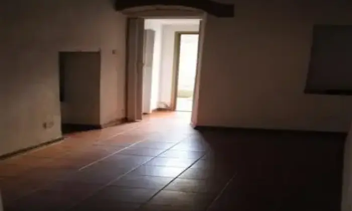 Rexer-Livorno-Affitto-negozio-zona-porta-a-mare-Livorno-SALONE