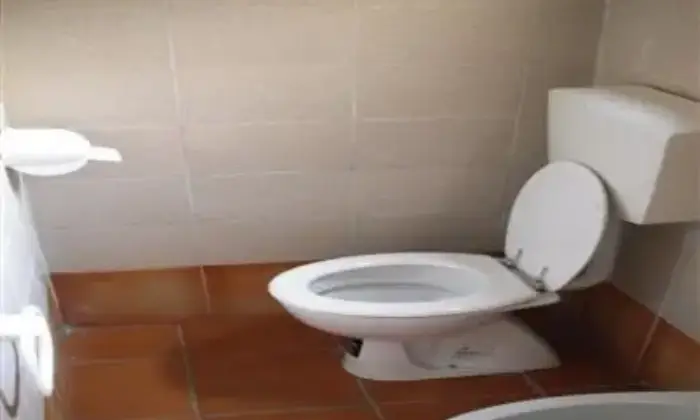 Rexer-Livorno-Affitto-negozio-zona-porta-a-mare-Livorno-BAGNO