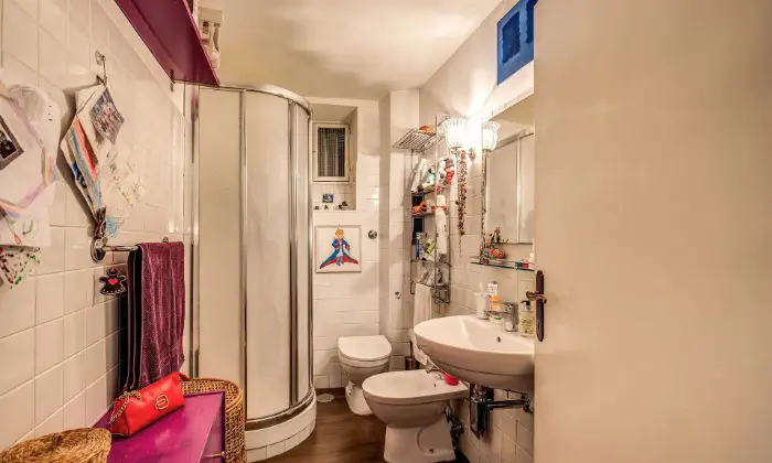 Rexer-Roma-Accogliente-Appartamento-in-affitto-Via-Natale-del-Grande-BAGNO