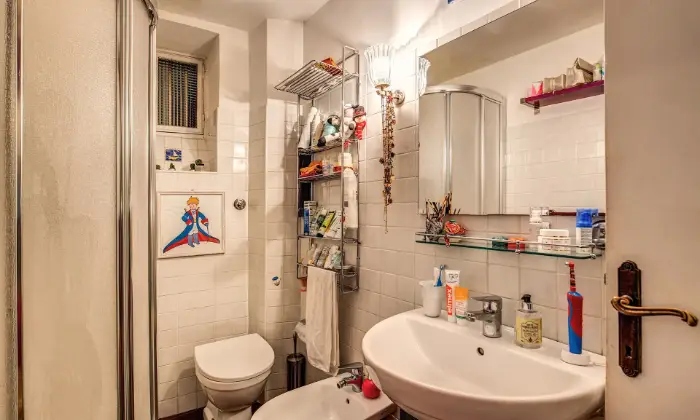 Rexer-Roma-Accogliente-Appartamento-in-affitto-Via-Natale-del-Grande-BAGNO