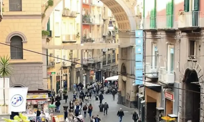 Rexer-Napoli-CEDESI-NEGOZIO-VIA-CHIAIA-posizione-centrale-di-fronte-stazione-metro-COMPLETO-DI-TUTTO-ALTRO