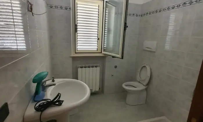 Rexer-Alba-Adriatica-Trilocale-con-ampio-balcone-perimetrale-BAGNO