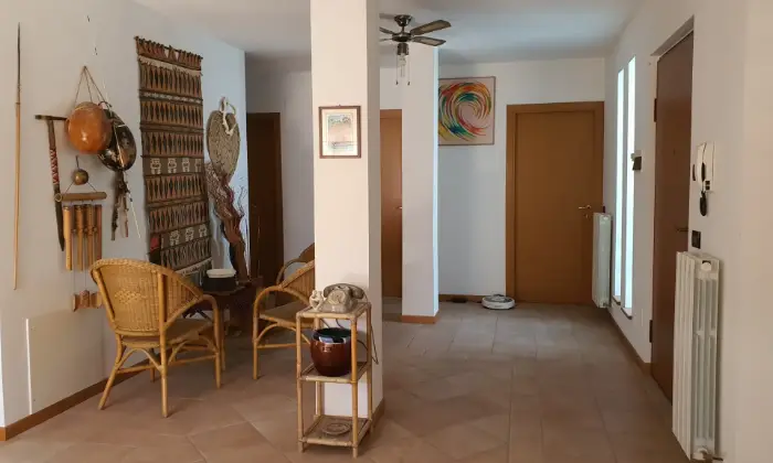 Rexer-Alba-Adriatica-Palazzina-vicino-al-mare-SALONE