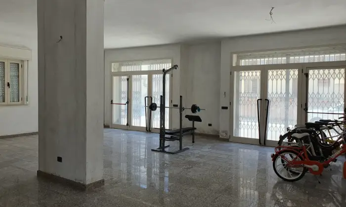 Rexer-Alba-Adriatica-Palazzina-vicino-al-mare-Locale-commerciale