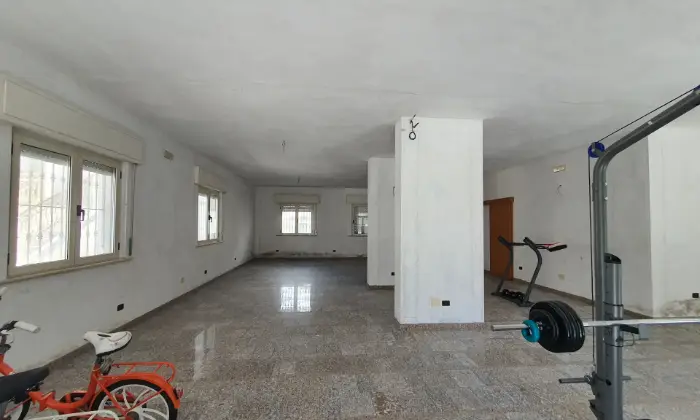 Rexer-Alba-Adriatica-Palazzina-vicino-al-mare-Locale-commerciale