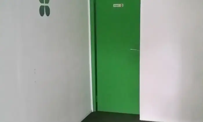 Rexer-Latina-AFFITTASI-O-VENDESI-CENTRALISSIMO-NEGOZIO-COMMERCIALE