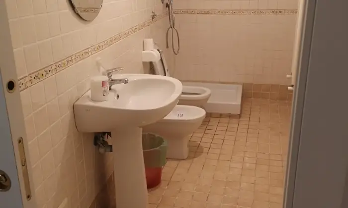 Rexer-San-Giorgio-a-Cremano-Studio-Professionale-FITTASI-BAGNO