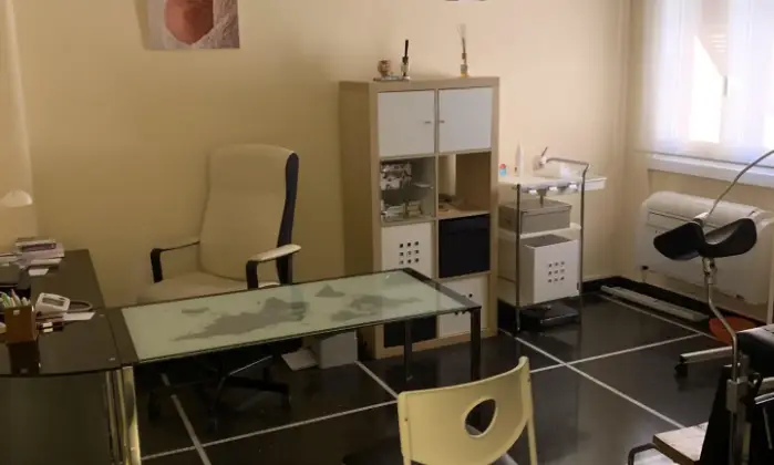 Rexer-Genova-Genova-Via-Malta-grande-stanza-uso-ufficiostudio-ALTRO