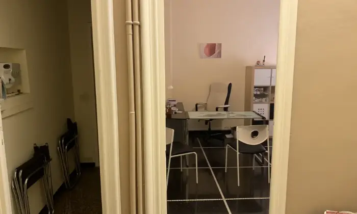 Rexer-Genova-Genova-Via-Malta-grande-stanza-uso-ufficiostudio-ALTRO