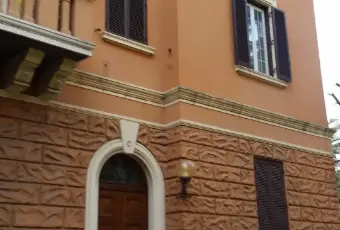 Rexer-Roma-Appartamento-in-Villino-depoca-ESTERNI
