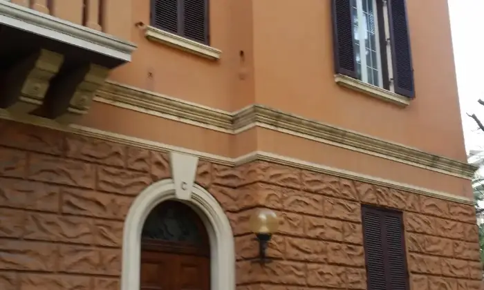 Rexer-Roma-Appartamento-in-Villino-depoca-ESTERNI