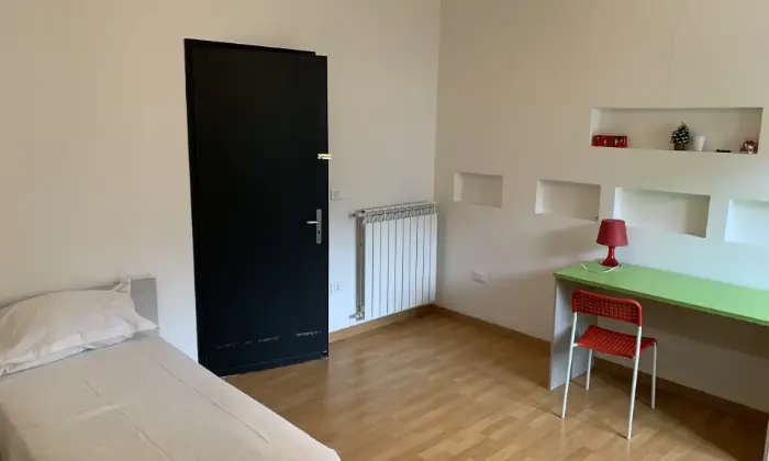 Rexer-Polla-LIBERA-DA-LUGLIO-STANZA-DI-FRONTE-OSPEDALE-DI-POLLA-CAMERA-DA-LETTO