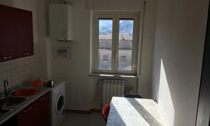 Rexer-Polla-LIBERA-DA-LUGLIO-STANZA-DI-FRONTE-OSPEDALE-DI-POLLA-CUCINA