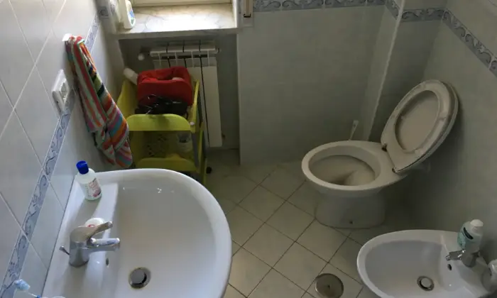 Rexer-Polla-LIBERA-DA-LUGLIO-STANZA-DI-FRONTE-OSPEDALE-DI-POLLA-BAGNO