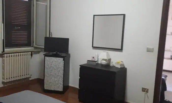 Rexer-Napoli-AMPIO-BILOCALE-CAMERA-DA-LETTO