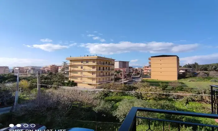 Rexer-Reggio-di-Calabria-Via-Arangea-ampio-Trilocale-al-secondo-piano-SALONE