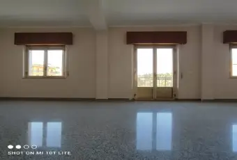 Rexer-Reggio-di-Calabria-Via-Arangea-ampio-Trilocale-al-secondo-piano-SALONE